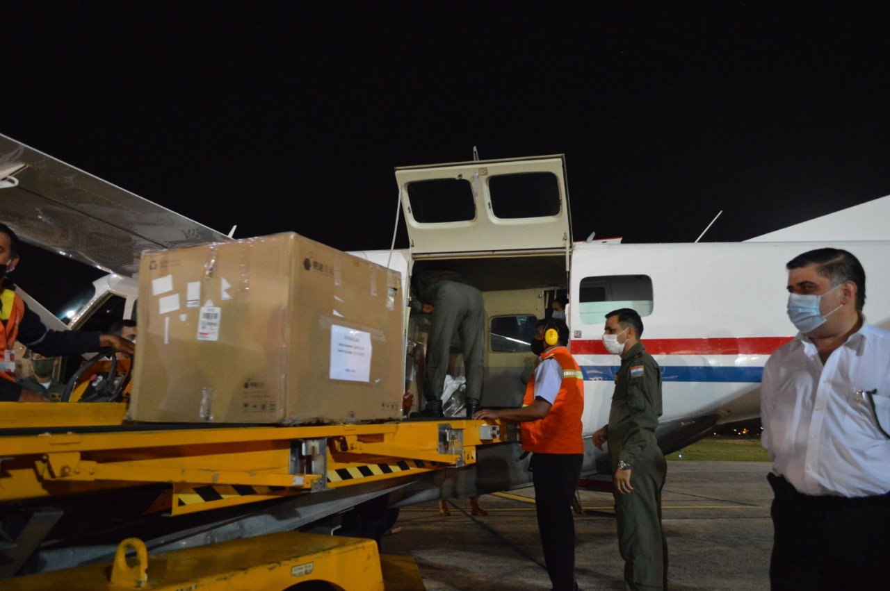 Llegada de las vacunas al país. Foto: Ministerio de Salud.
