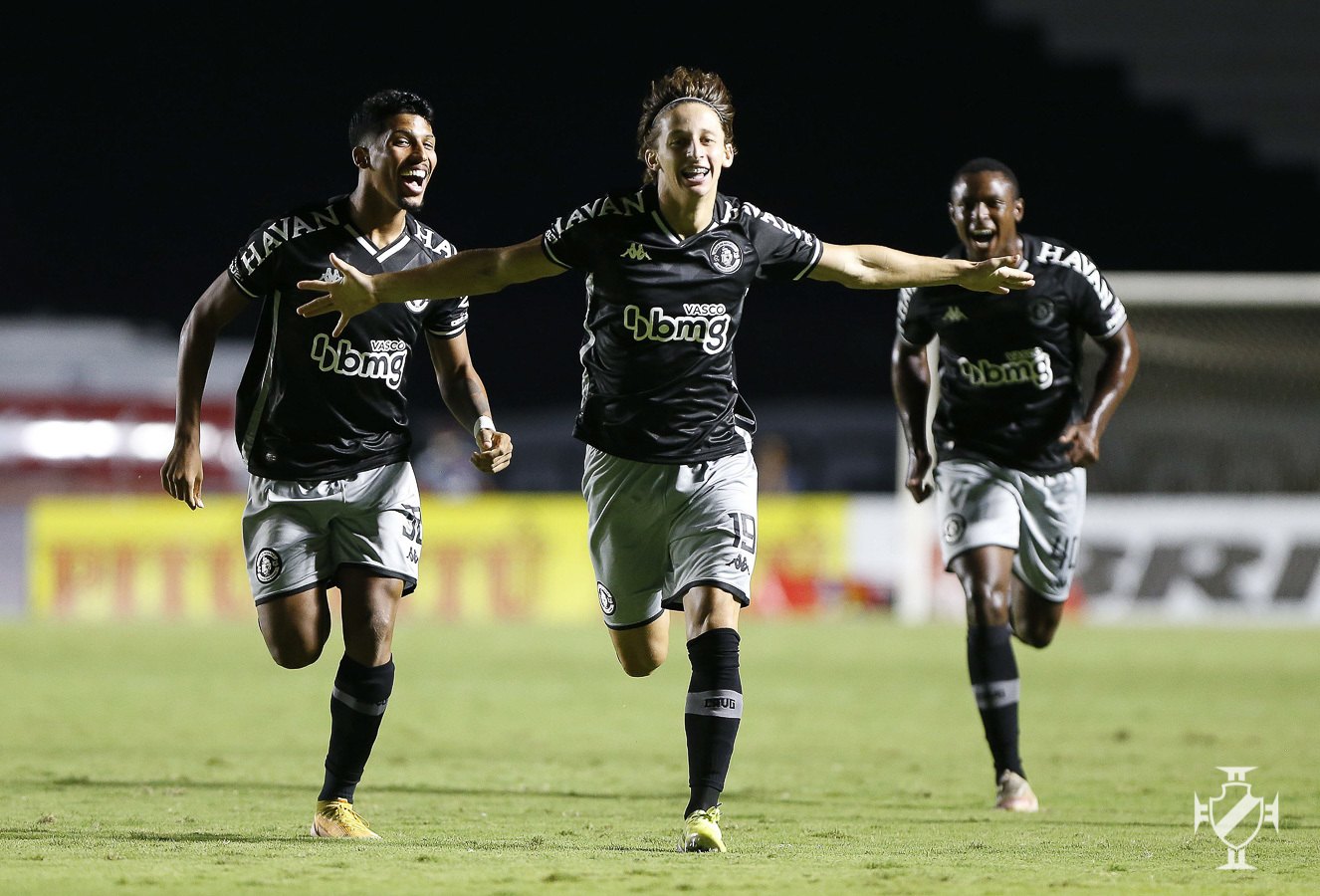 Golazo de Matías Galarza para el Vasco Da Gama
