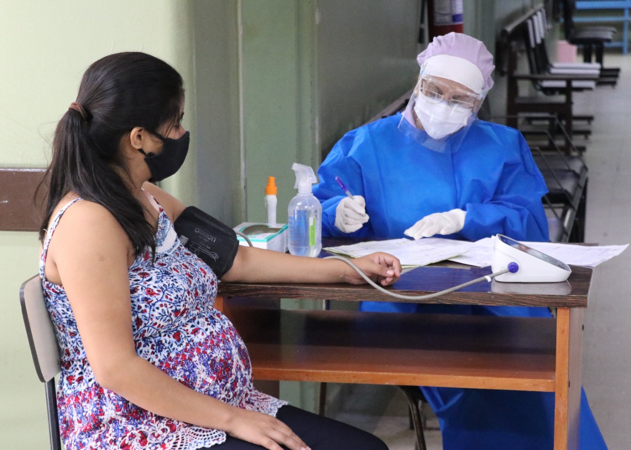 Ginecología de Clínicas recibe a embarazadas con covid-19