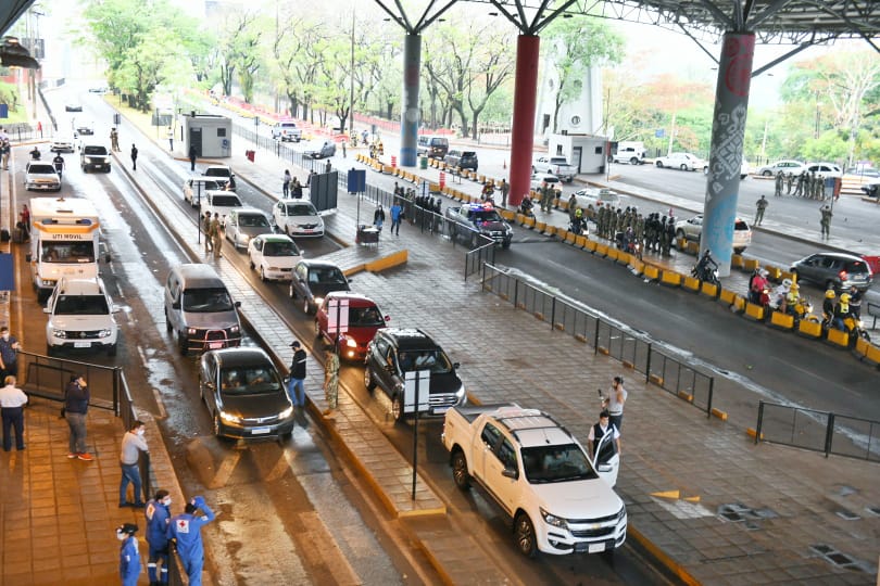 Sociedad de Infectología considera de negligente mantener la frontera abierta con Brasil