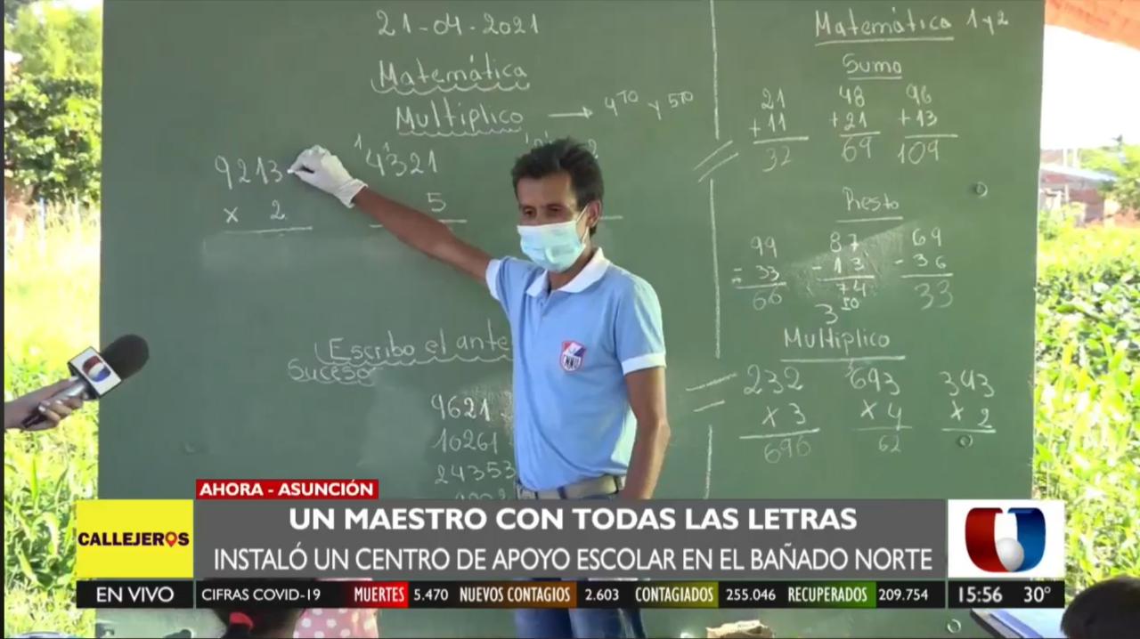 Con vocación y entusiasmo, Édgar Villalba enseña a niños y adolescentes