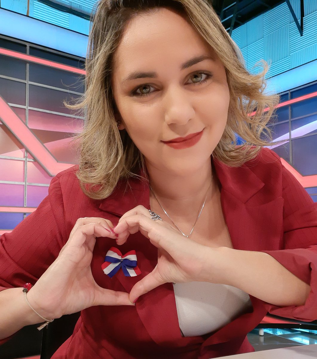 Jacqueline Benítez, periodista y conductora de Unicanal. Foto: gentileza.