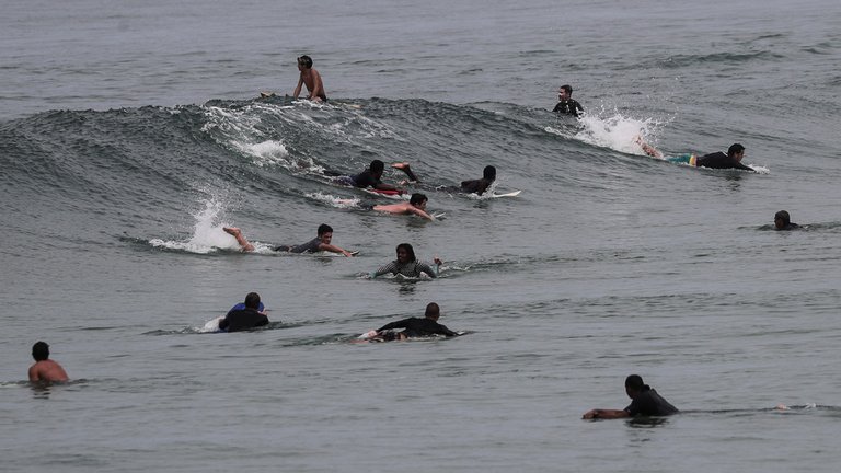 Río vuelve a reabrir sus playas. Foto: EFE.