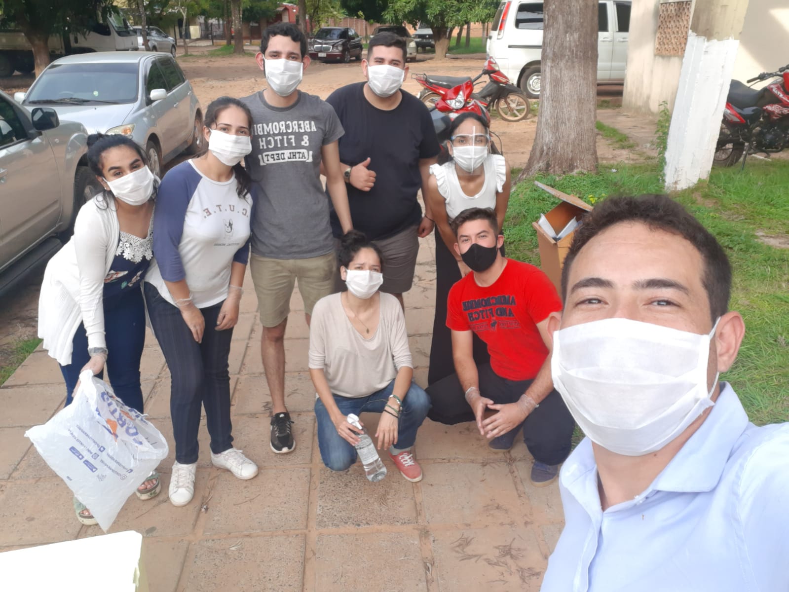 "Amigos solidarios", grupo de jóvenes que se dedicaba a ayudar a familiares de pacientes con Covid-19. Foto: gentileza.
