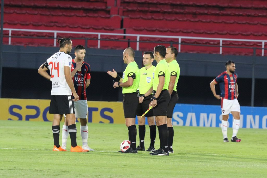Este sábado, Éber Aquino dirigirá su séptimo partido entre Cerro Porteño y Olimpia.
