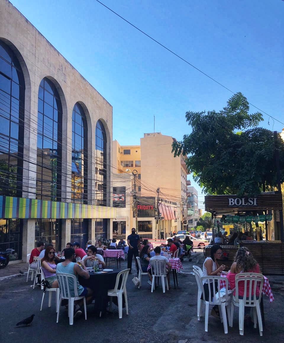 Municipalidad habilita peatonales para que bares saquen sus mesas