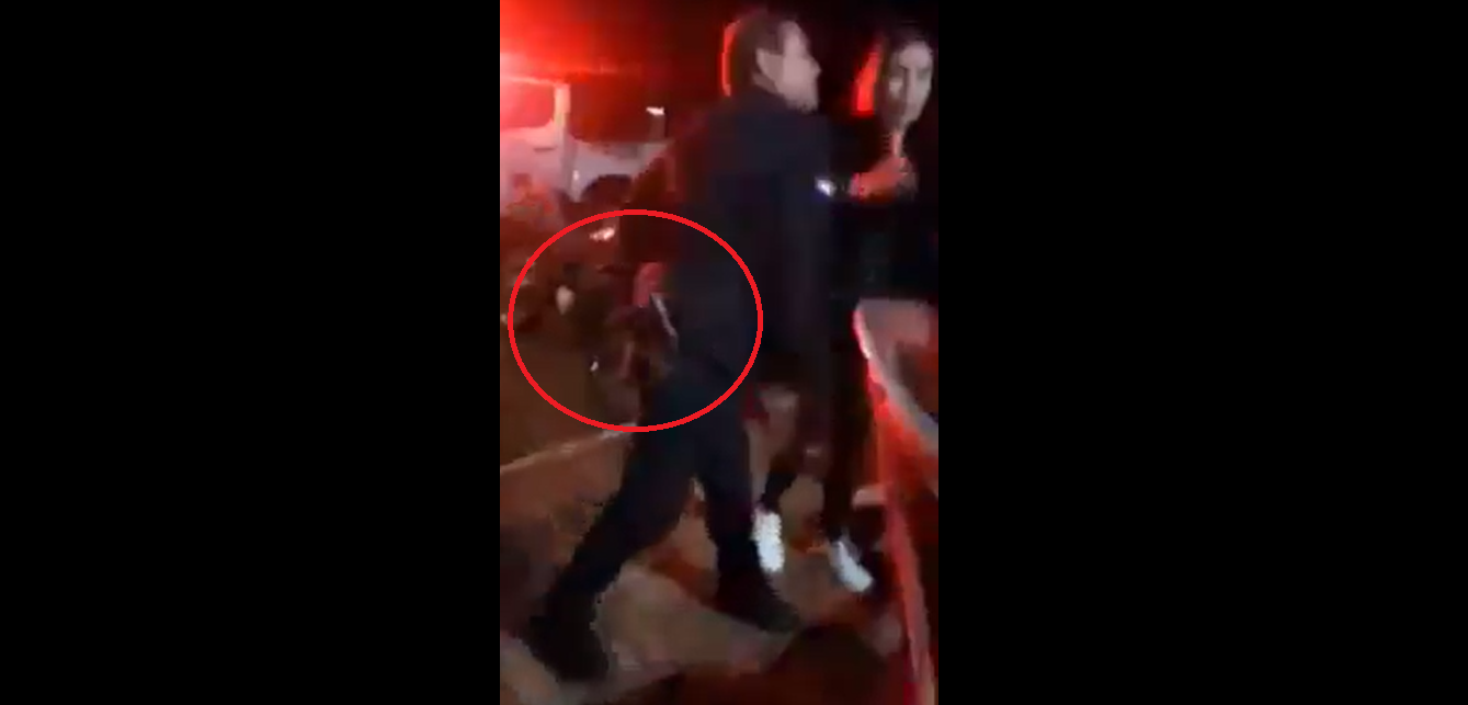 Policía atacó con