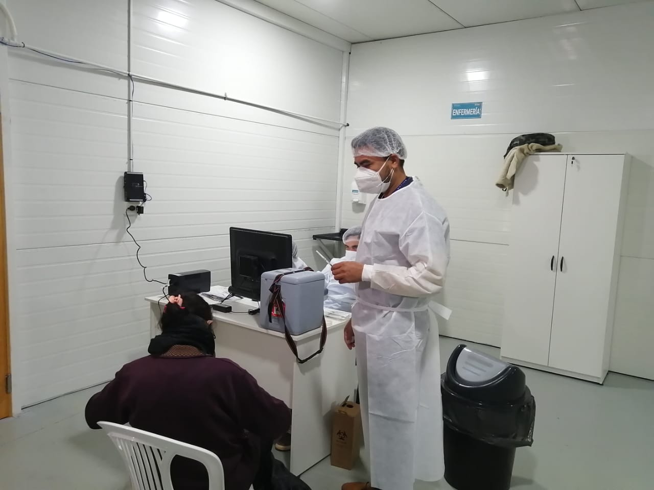 Vacunación contra el Covid-19 a adultos mayores en Capiatá. Foto: Wilma Gaona, periodista de Unicanal.