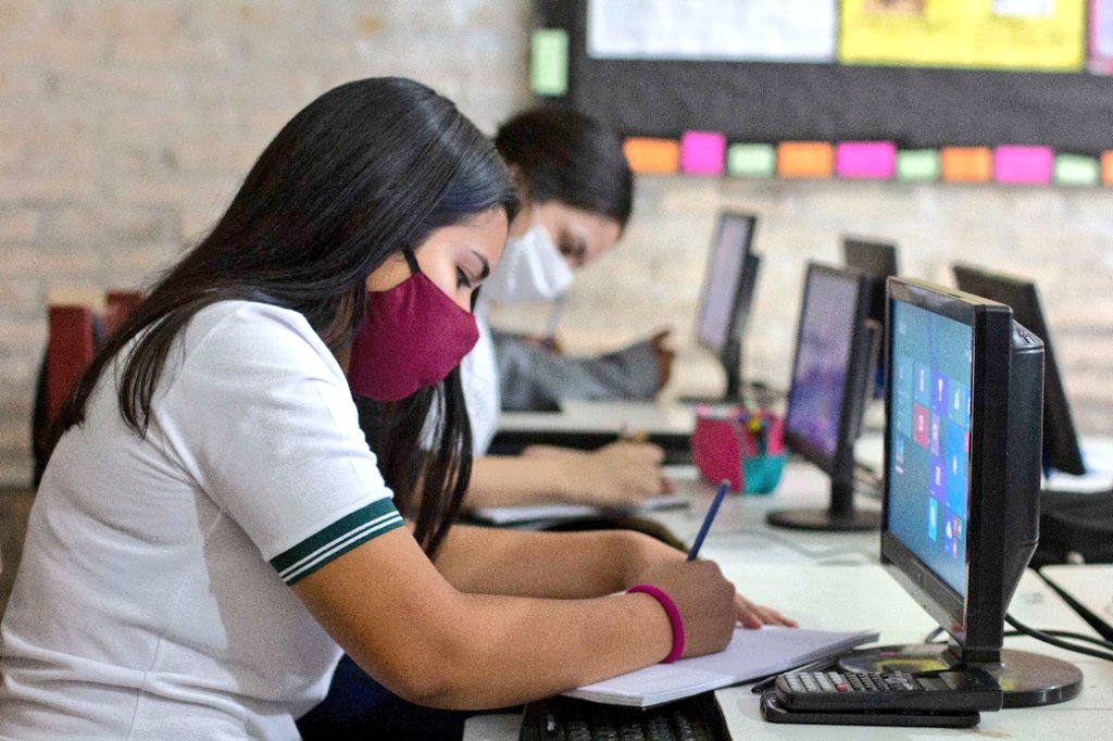 El Ministerio de Educación y Cultura, registró durante el 2020 un 4,9% de deserción escolar. Foto: Agencia IP.