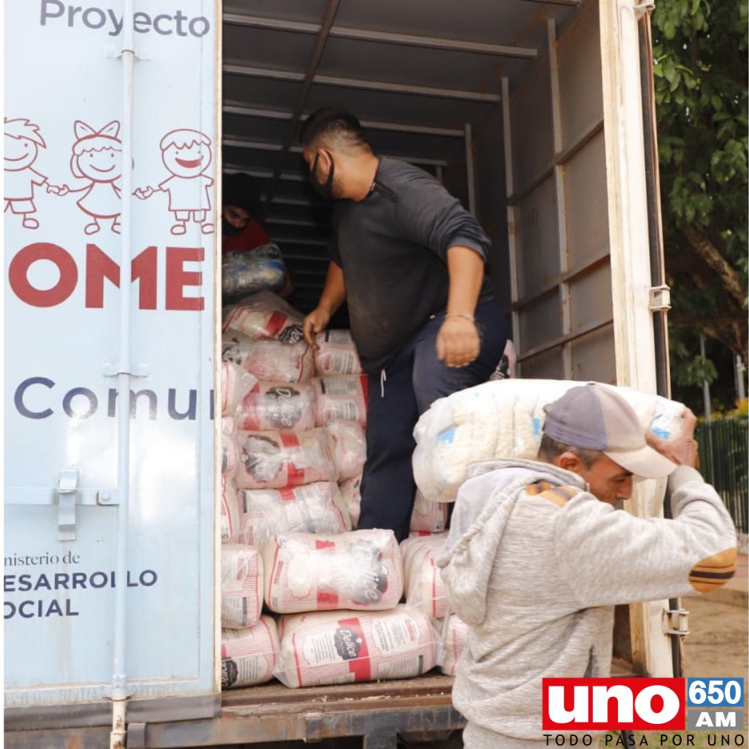 Desarrollo Social entrega más de 10.000 kilos de alimentos en Alberdi. Foto: gentileza.