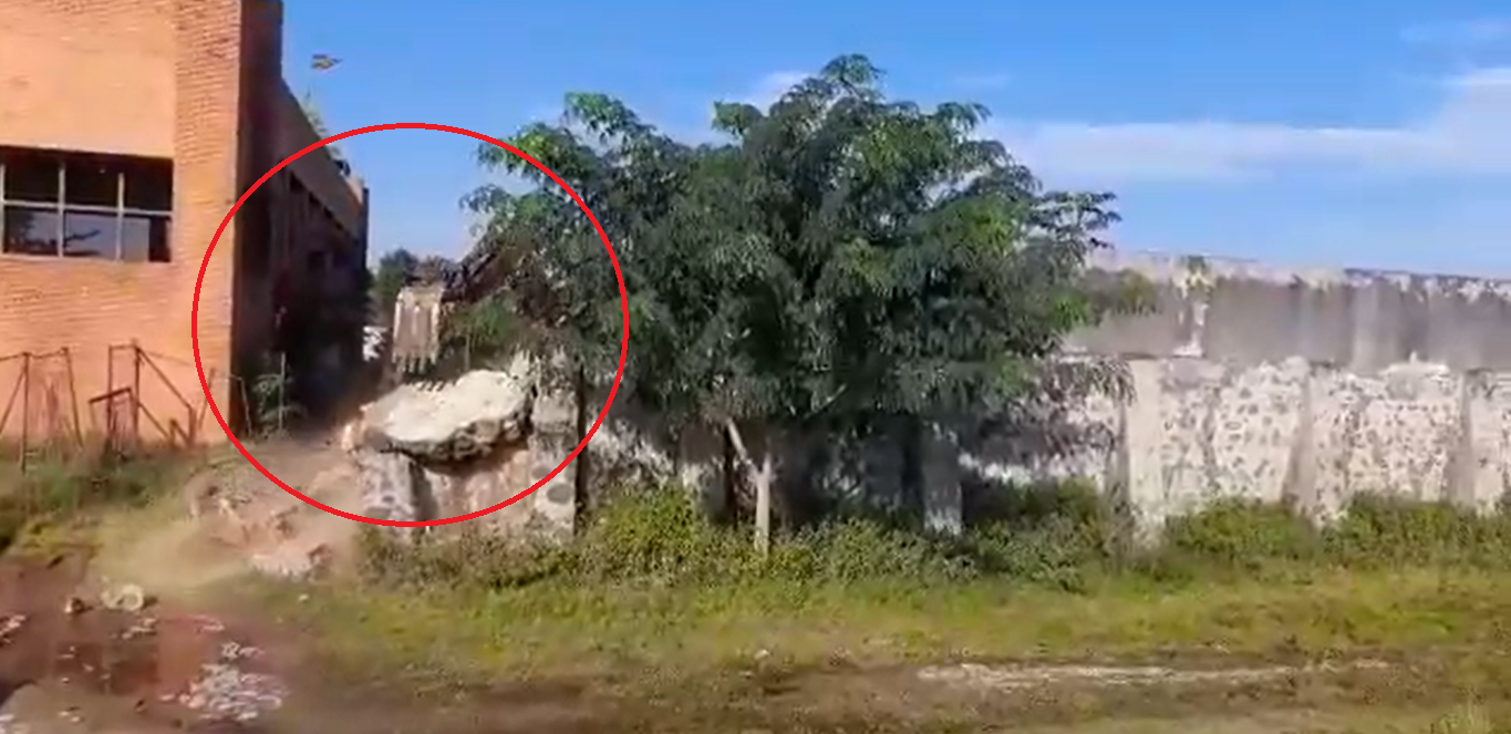 Momento en el que demolían parte del club. Foto: captura de pantalla.