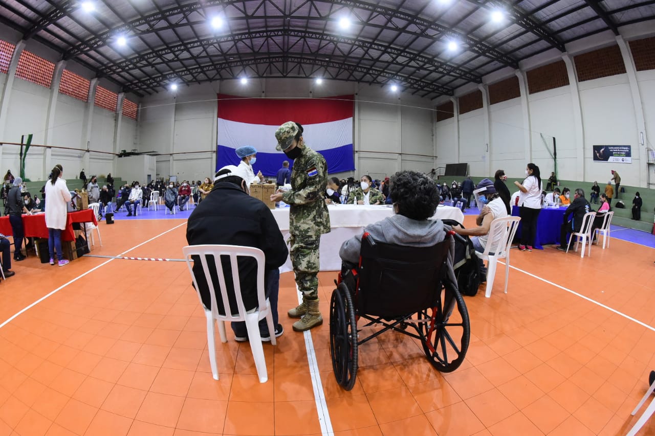 Inició la jornada de vacunación a personas de 55 años y más. Foto: MSP.