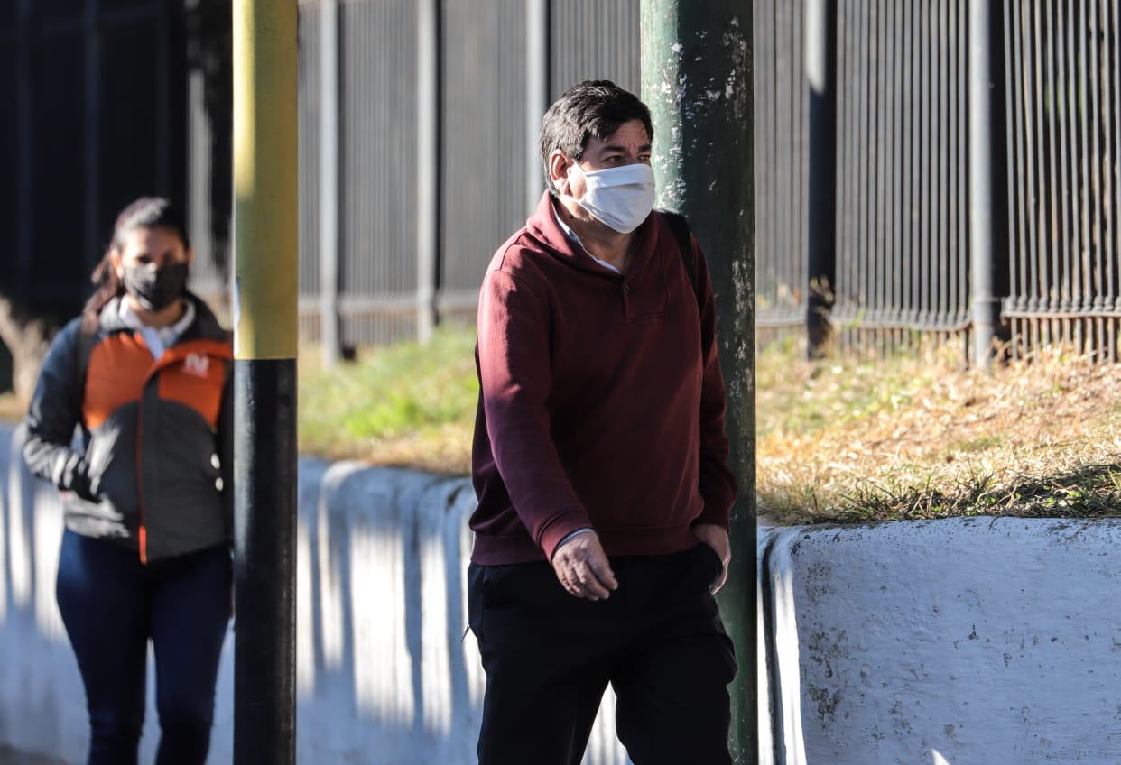 Vacunados contra el covid-19 deben continuar con medidas sanitarias