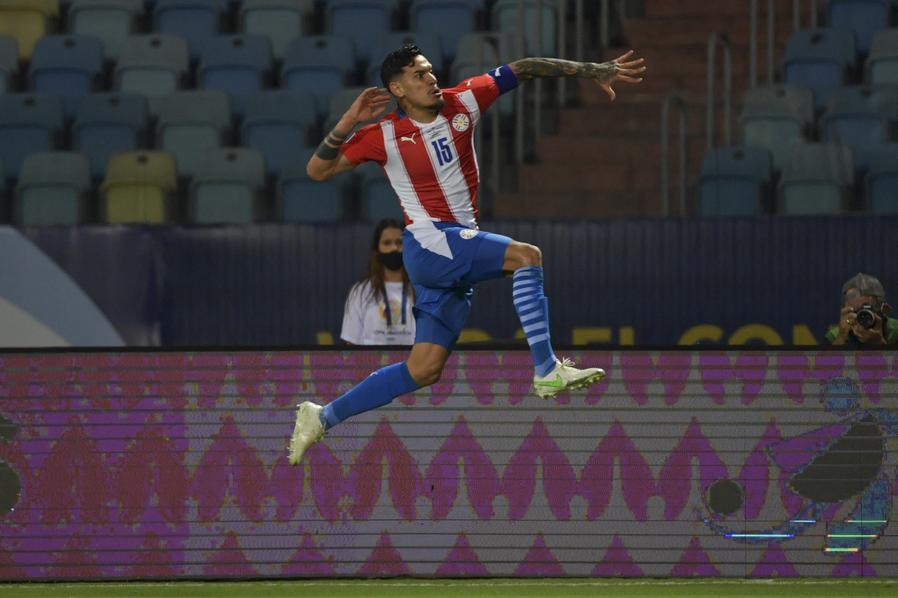 Gustavo Gómez, autor del primer gol para la Albirroja