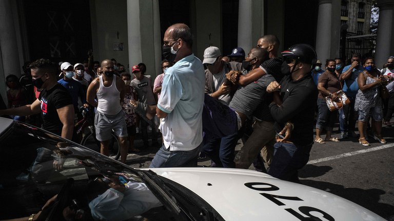 Miles de personas se manifestaron en varias ciudades de Cuba. Foto: gentileza.