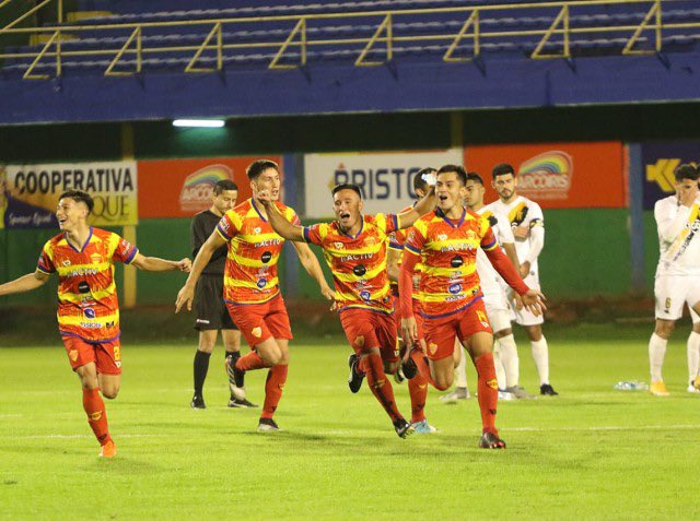 Cristóbal Colón elimina a Guaraní y avanza en la Copa Paraguay. Foto: APF.
