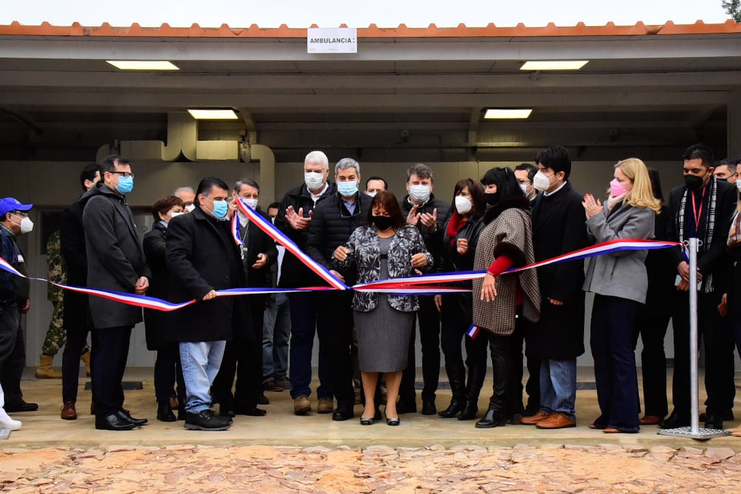 Abdo inaugura pabellón de contingencia en Caacupé. Foto: MSP.
