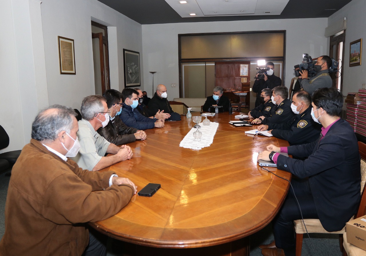 Reunión entre representantes de Apesa y autoridades del Ministerio del Interior