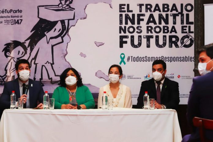 Autoridades del Ministerio de la Niñez.