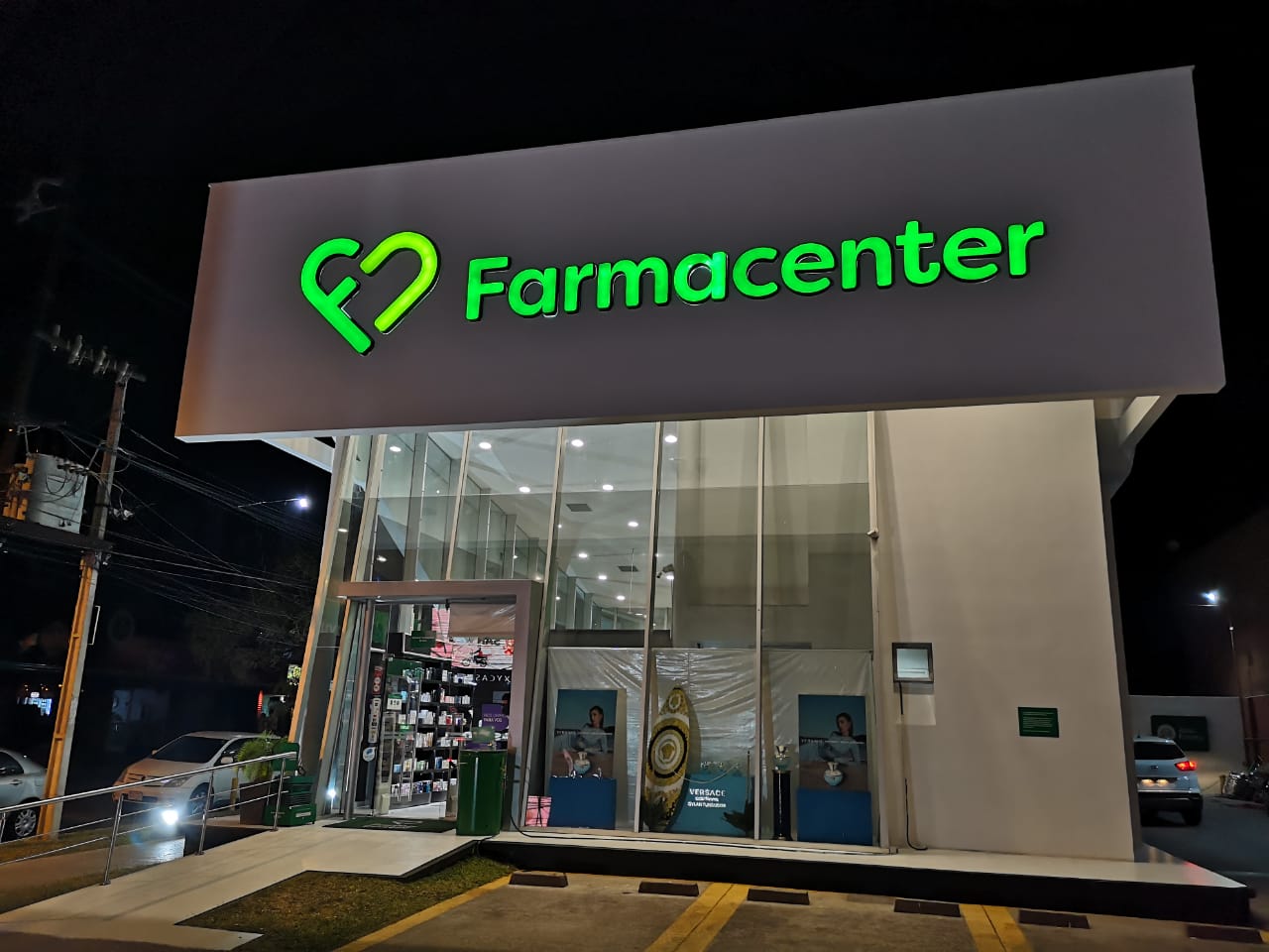 Farmacenter cumple 38 años y reafirma su compromiso de cuidado con imagen renovada. Foto: gentileza.