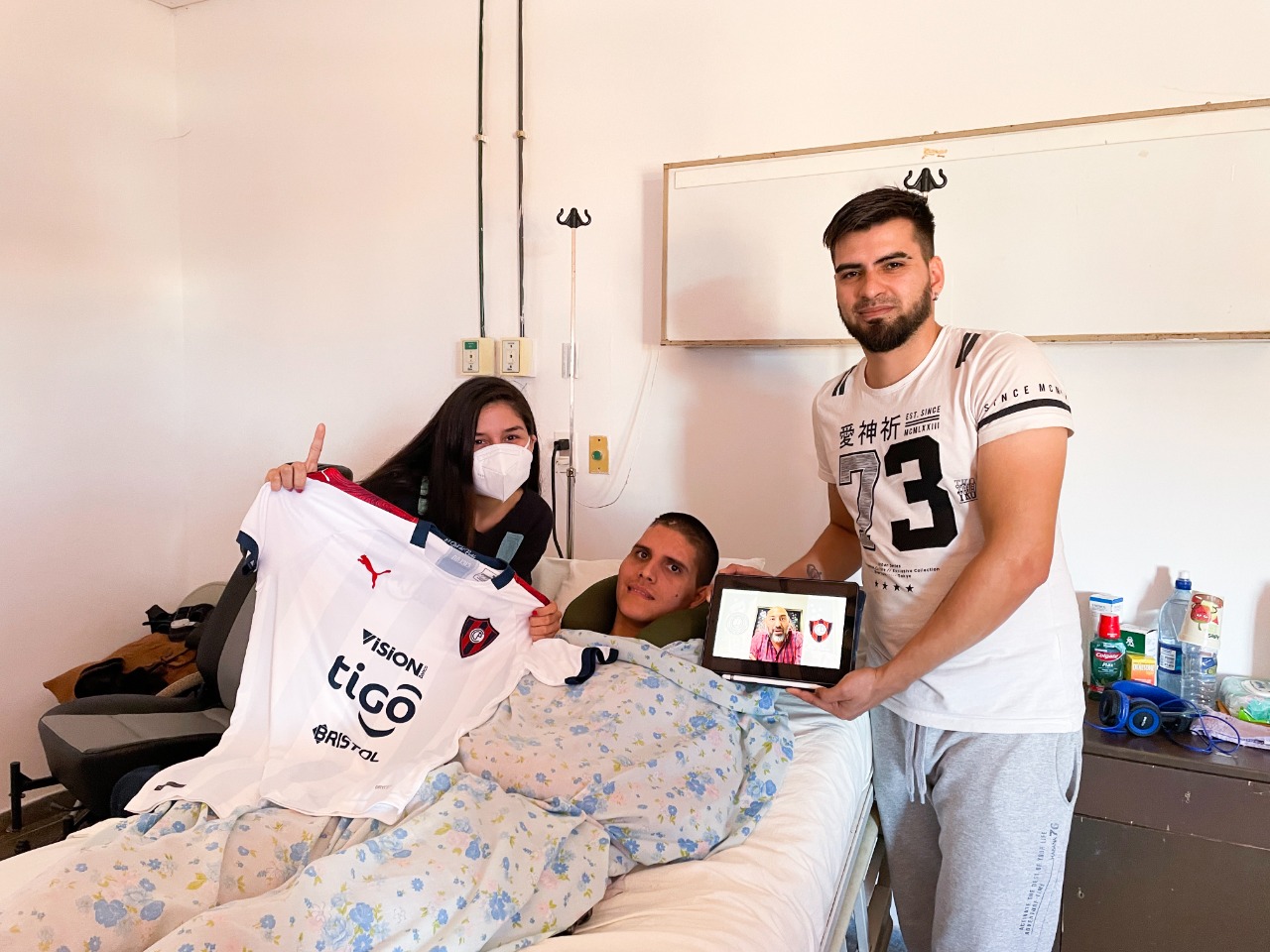 El joven también recibió el saludo y apoyo del Club Cerro Porteño