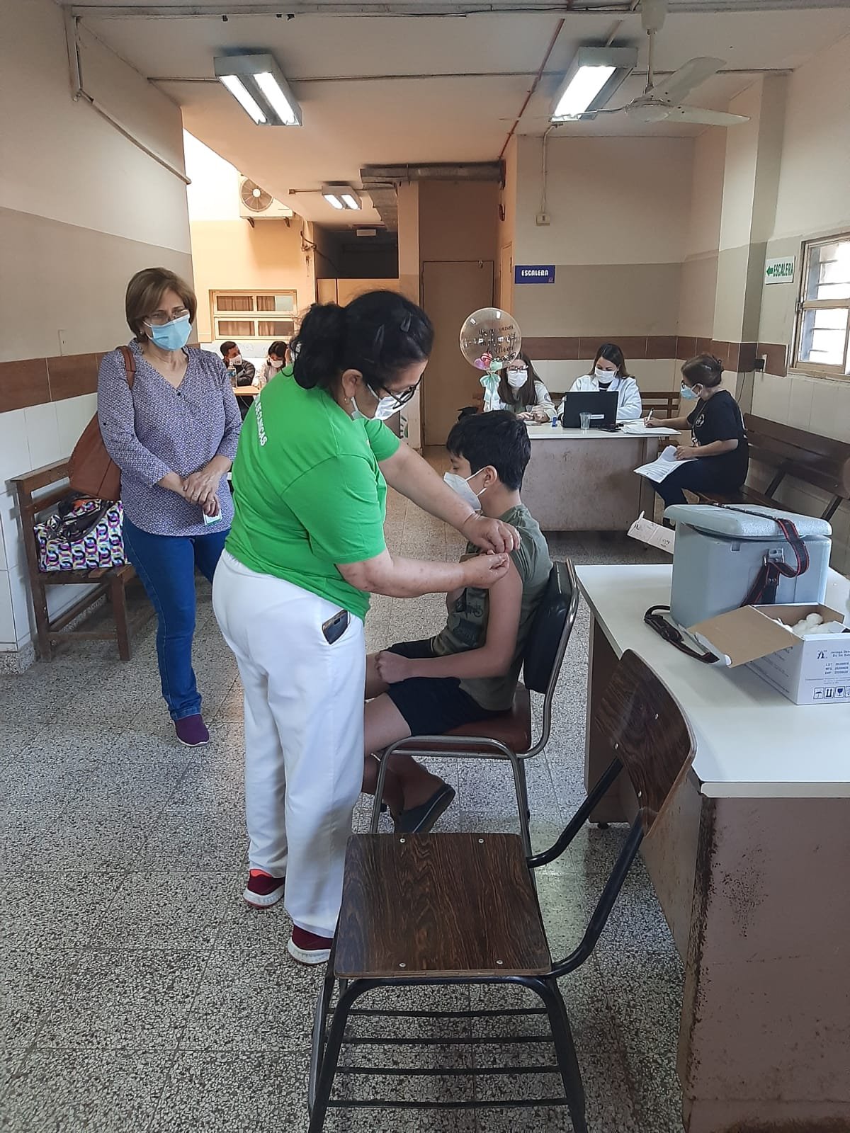 Hospital de Clínicas inmunizó a 300 adolescentes con comorbilidades