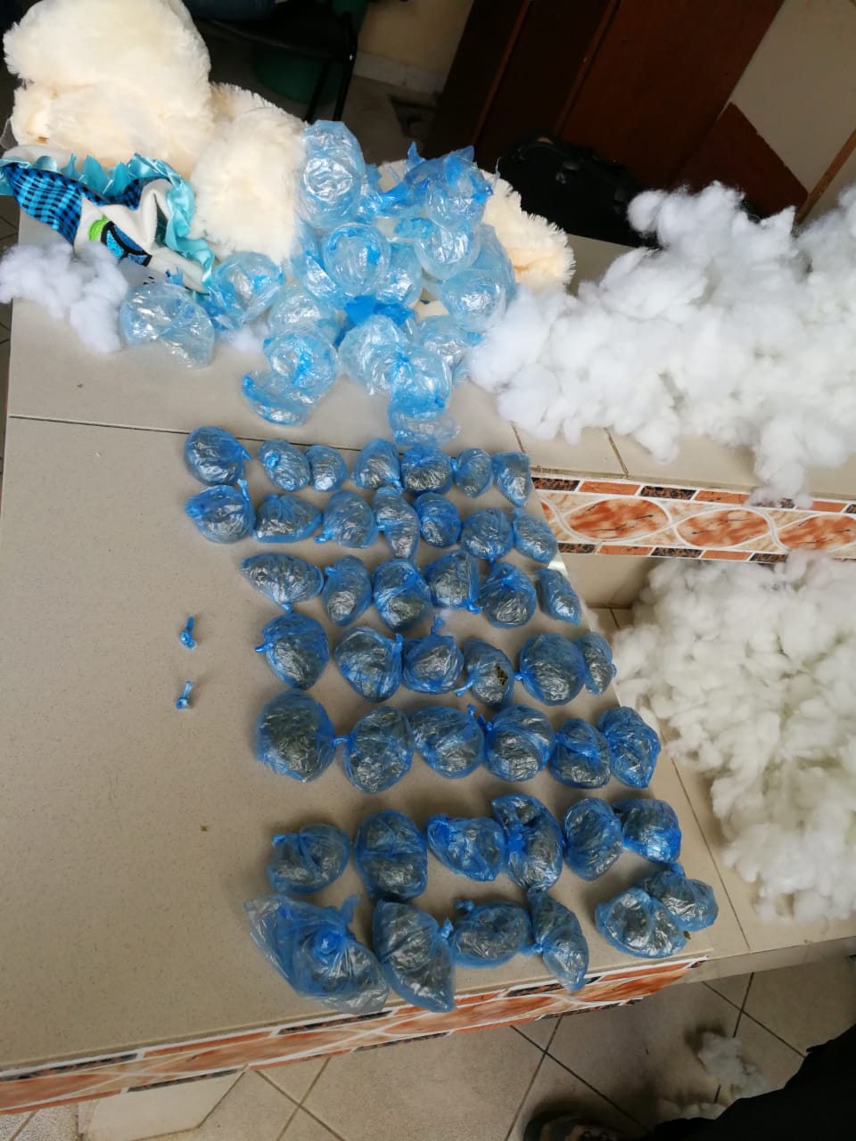 El oso de peluche estaba rellenado de droga