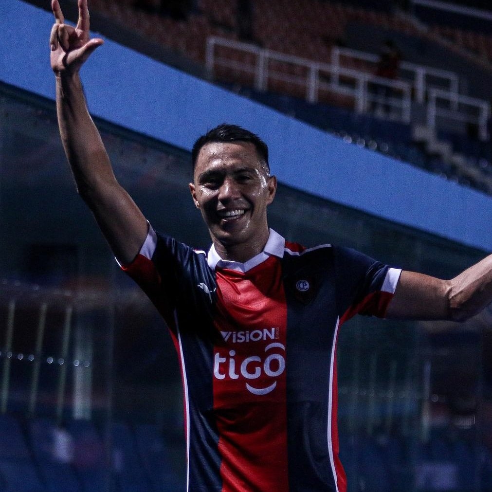 Cerro Porteño no suelta al ‘Pika’ y se queda en el Ciclón hasta el 2025. Foto: CCP.