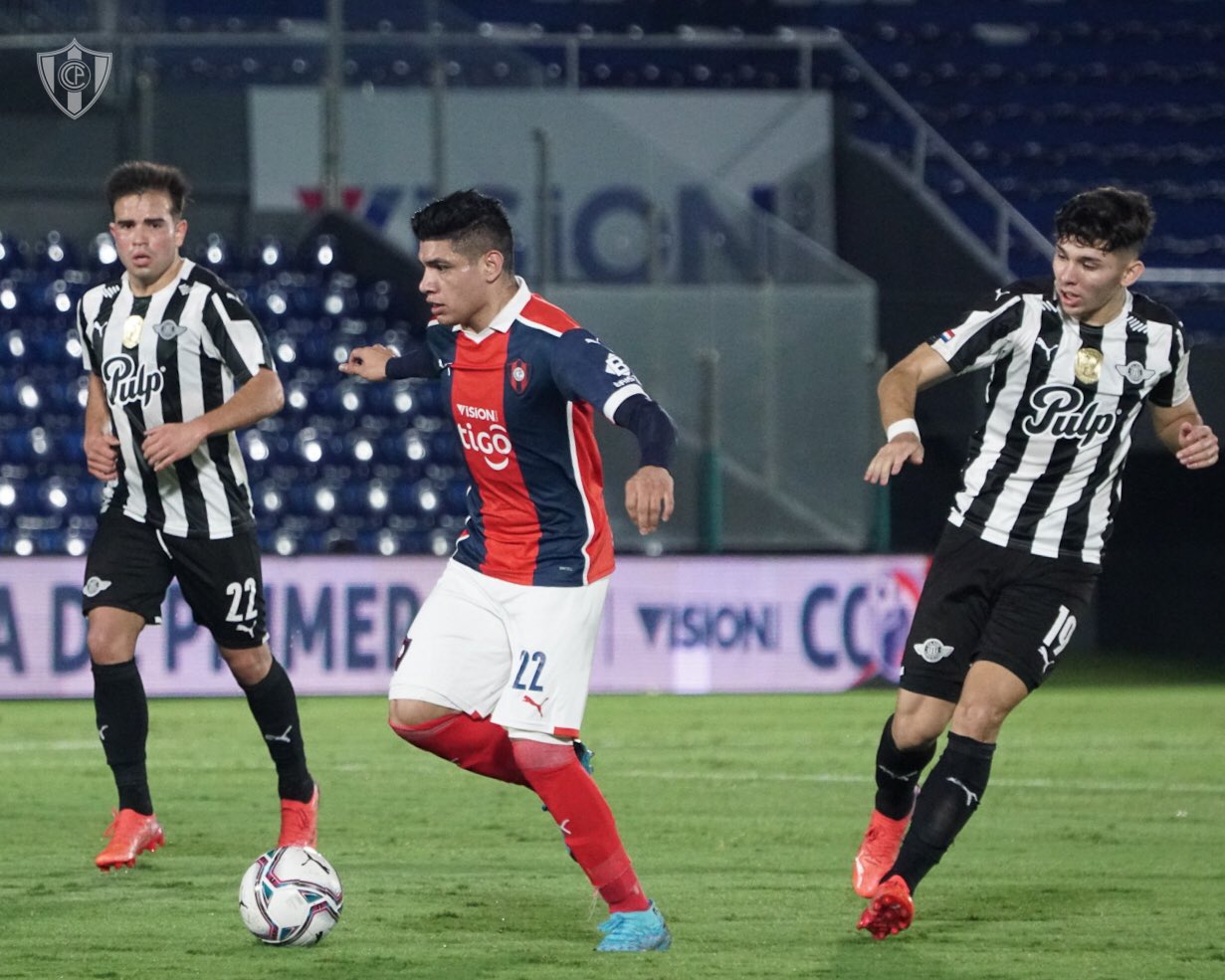 Cerro ganó por 2-0 a Libertad. Foto: CCP.