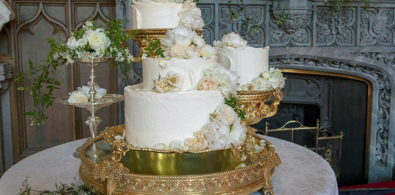 Pareja de recién casados cobró las porciones de torta a sus invitados