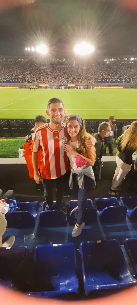 Aldo le pidió matrimonio a Elisa en el entretiempo del partido de Paraguay vs Argentina. Foto: gentileza.