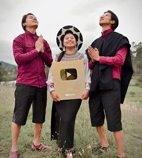 Nancy Risol fue premiada con el botón de oro por haber llegado a 1 millón de suscriptores en YouTube. Foto: gentileza.