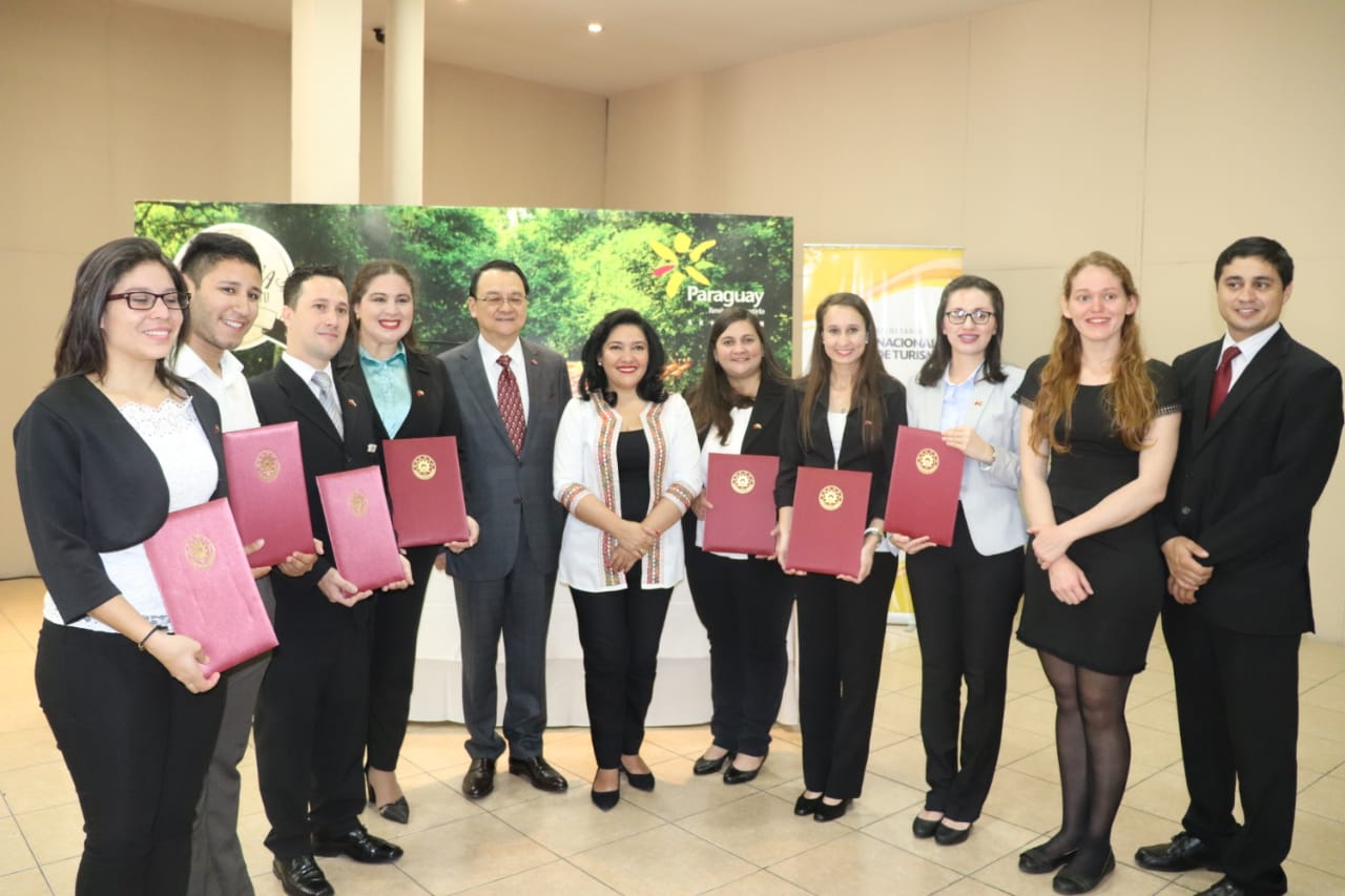 Jóvenes capacitados en Taiwán ofrecen circuitos turísticos
