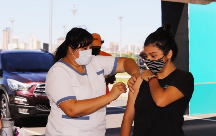 Vacunación contra el Covid-19. Foto: gentileza.