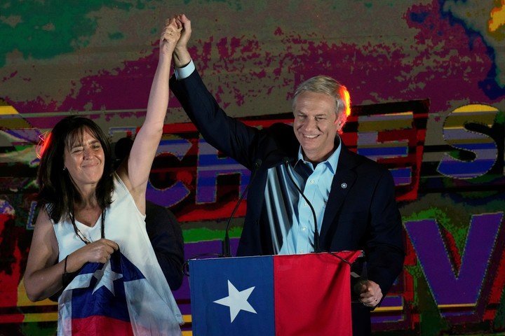 Kast gana primera vuelta electoral y va por la presidencia en Chile. Foto: gentileza.