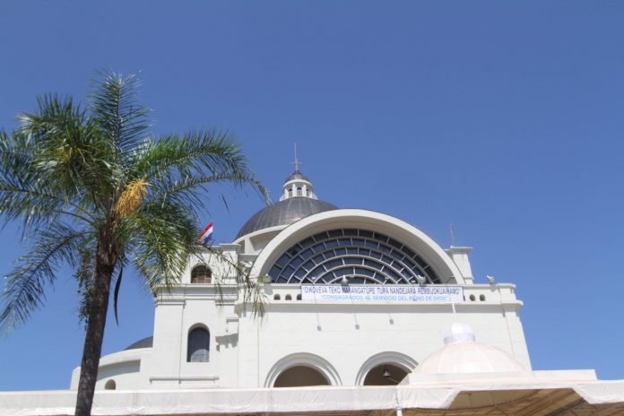 Fachada de la Basílica de Caacupé. Foto: gentileza.