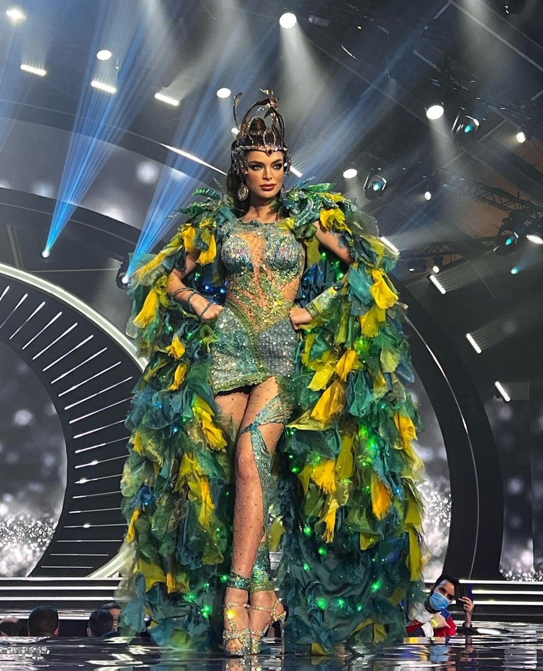Nadia Ferreira deslumbró con su traje alegórico de mainumby