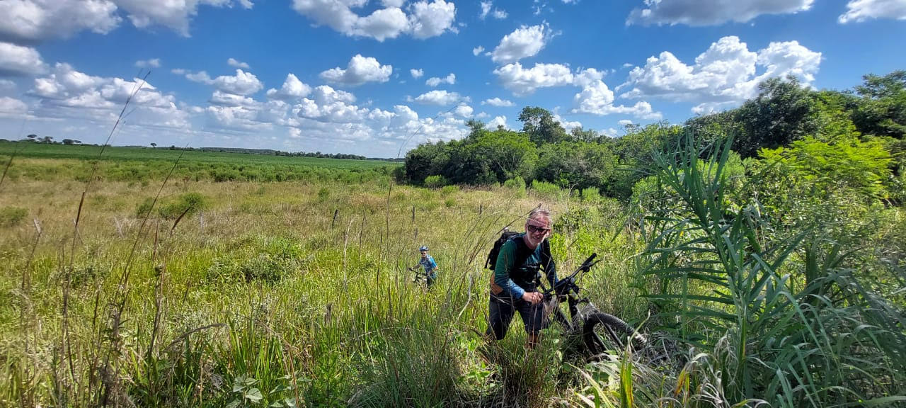 Paseo ciclístico por Guairá y Caazapá para despedir el 2021 con Sendas del Tren. Foto: gentileza.