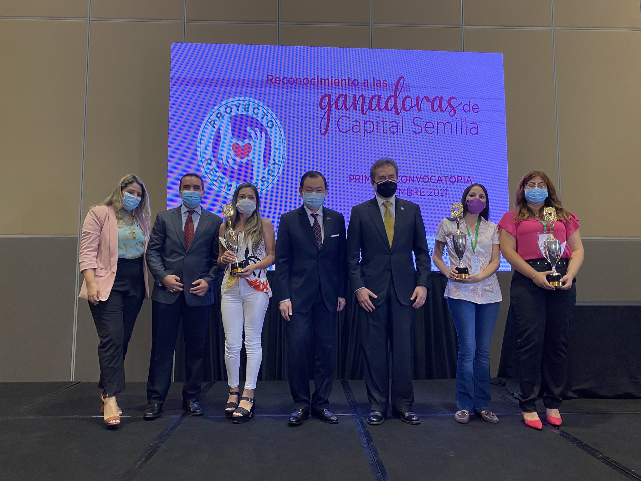 ReeMujer entregó capital semilla a 80 emprendedoras. Foto: MIC