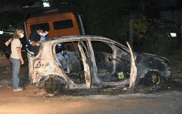 El cuerpo de la joven fue hallado calcinado en un automóvil