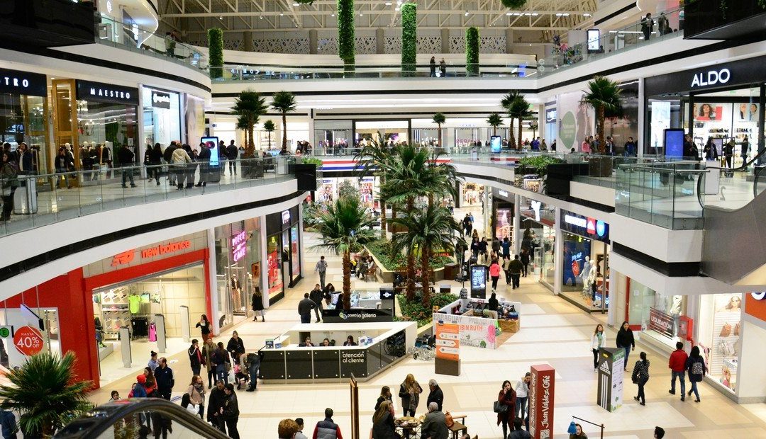 Centros comerciales registran repunte en las ventas por Navidad