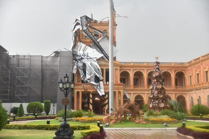 Consecuencias del viento huracanado que azotó a Asunción. Foto: gentileza.