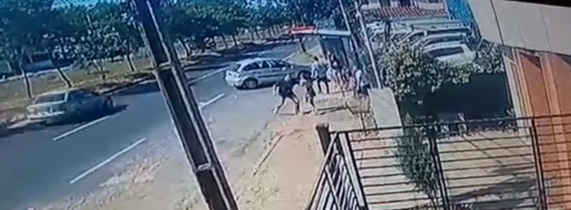 Mujer atacada por su expareja en parada de bus