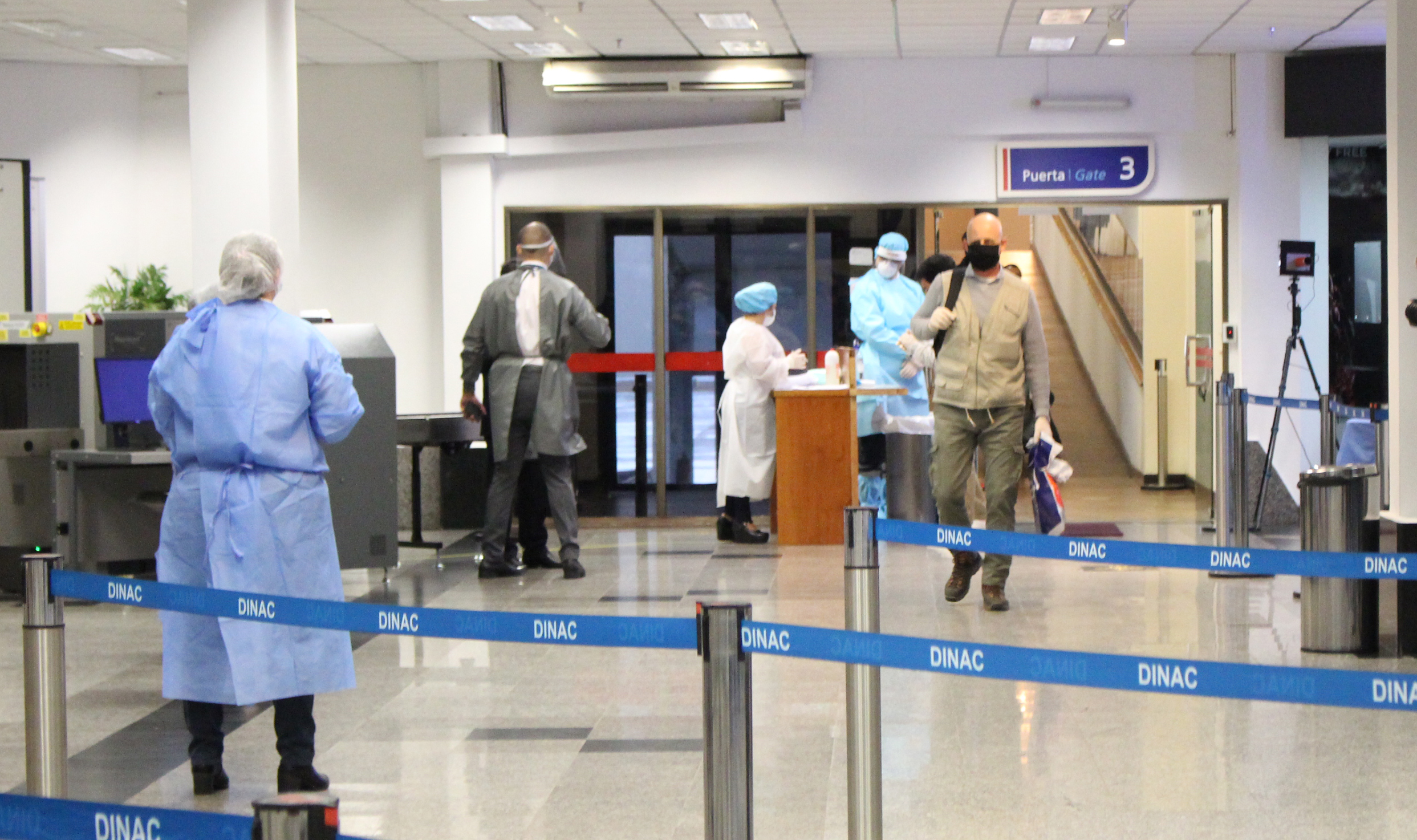 Prohíben ingreso de nueve extranjeros no vacunados contra el Covid-19