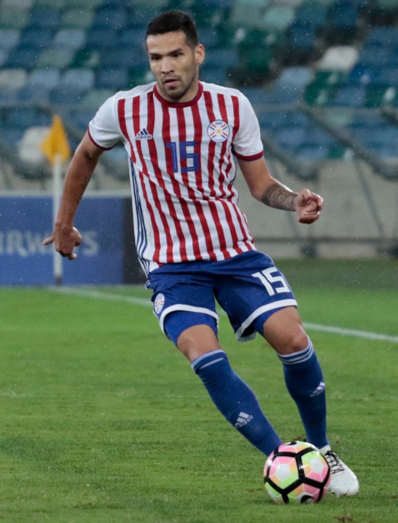 Celso Ortíz queda fuera de los próximos partidos en la Albirroja. Foto: gentileza.