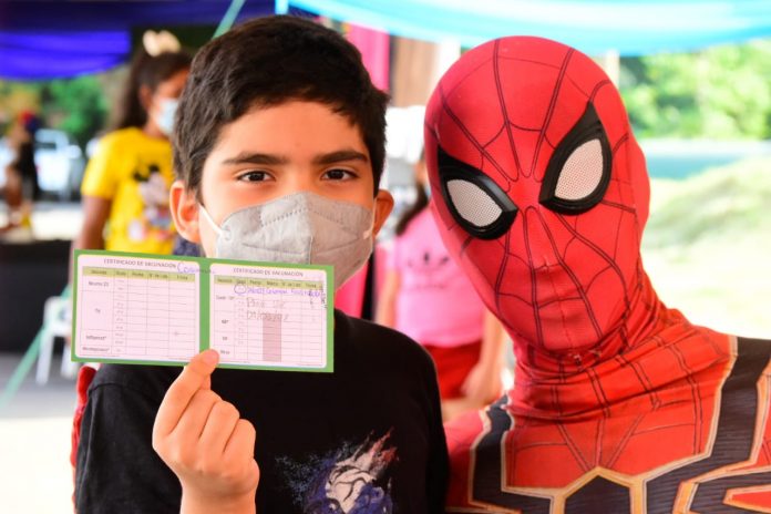 Más de 25 mil niños y niñas fueron vacunados contra el Covid-19 este lunes. Foto: Agencia IP.