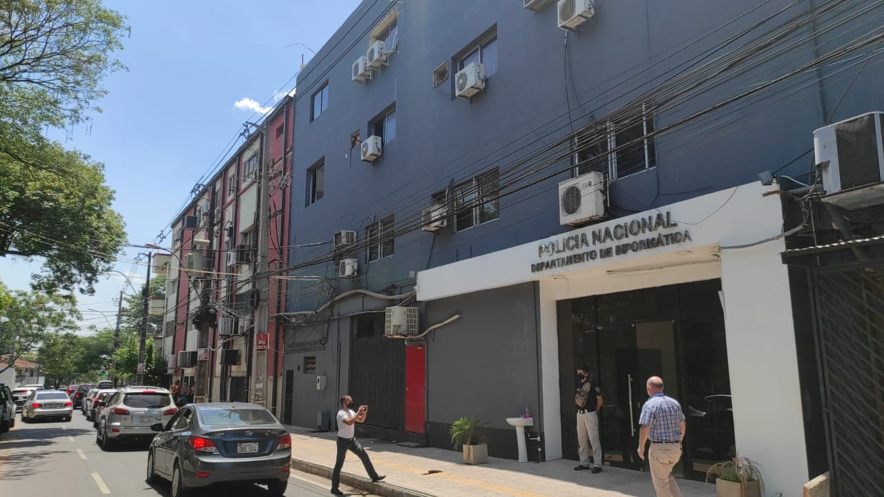 Destituyen a director de Informática de la Policía