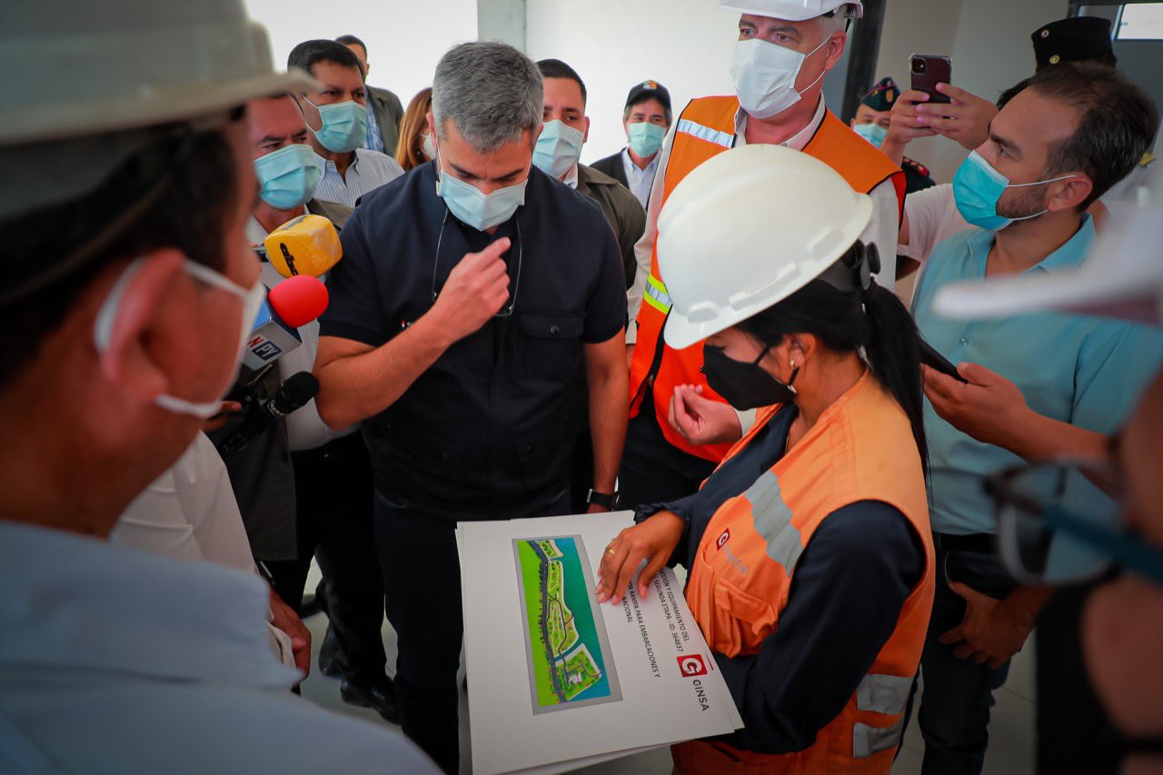El presidente Mario Abdo Benítez estuvo por la zona de obras