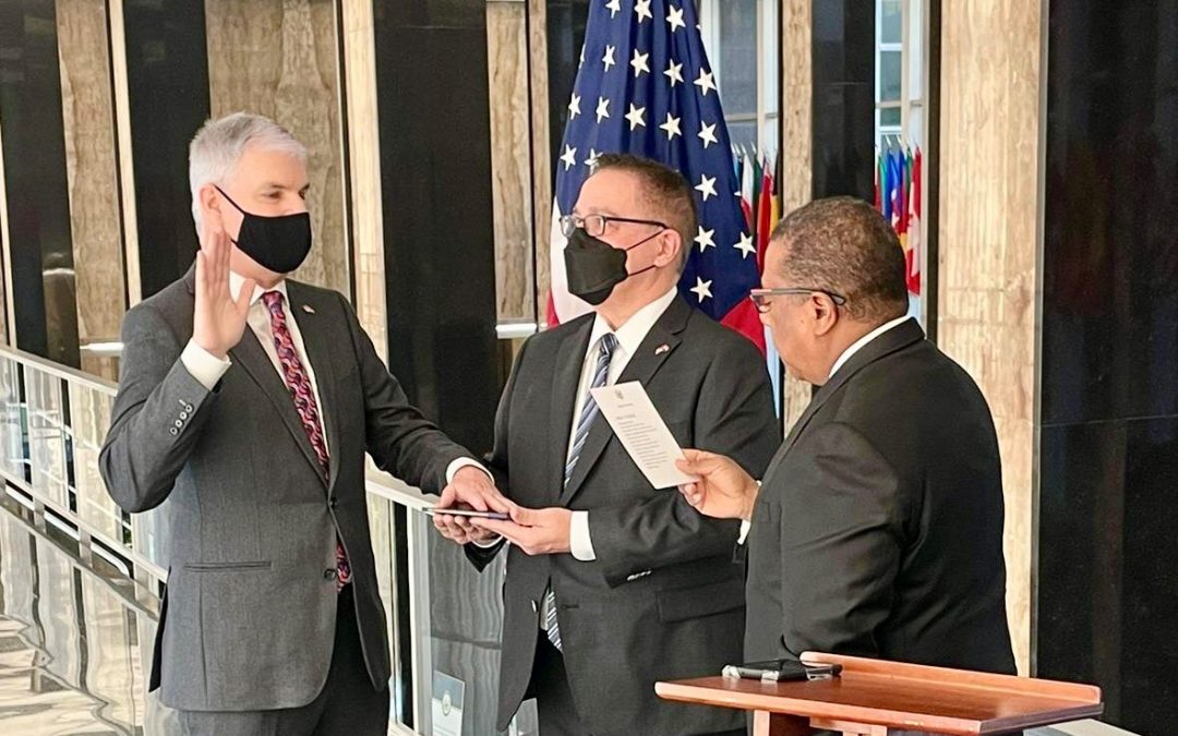 Marc Ostfield juró como nuevo embajador de EE.UU. en Paraguay