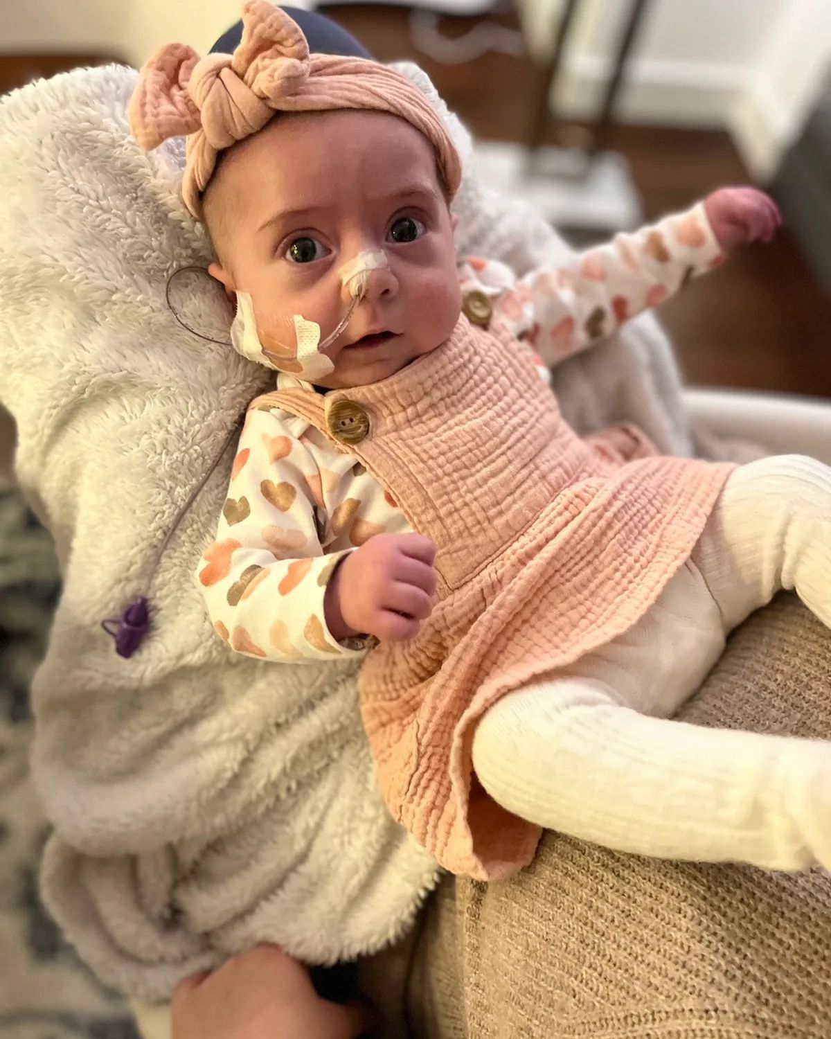 Con corazón fuerte y lleno de esperanzas, Candela se prepara para su próxima cirugía. Foto: @DaleCandela.py